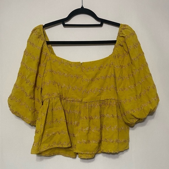 VICI LIKE NEW mustard yellow & metallic twist front puff sleeve boho blouse M - Picture 4 of 4
